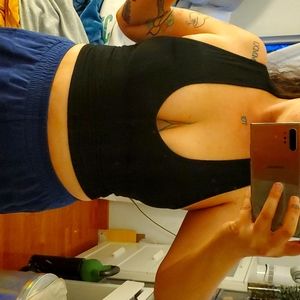 KLASSY NETWORK CROP TOP V NECK